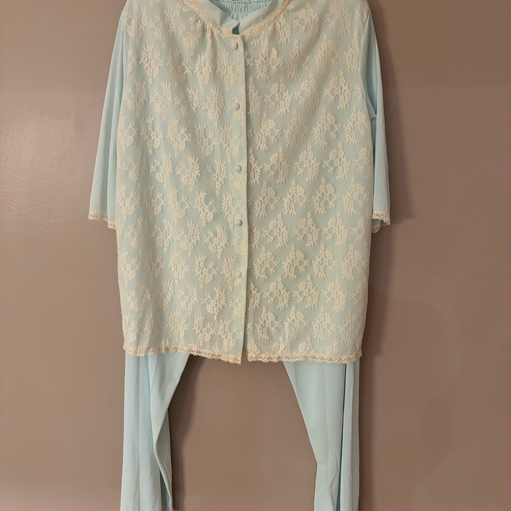 1960’s Pajama Loungewear Set Lace Overlay Trim Mandarin Collar Covered Buttons